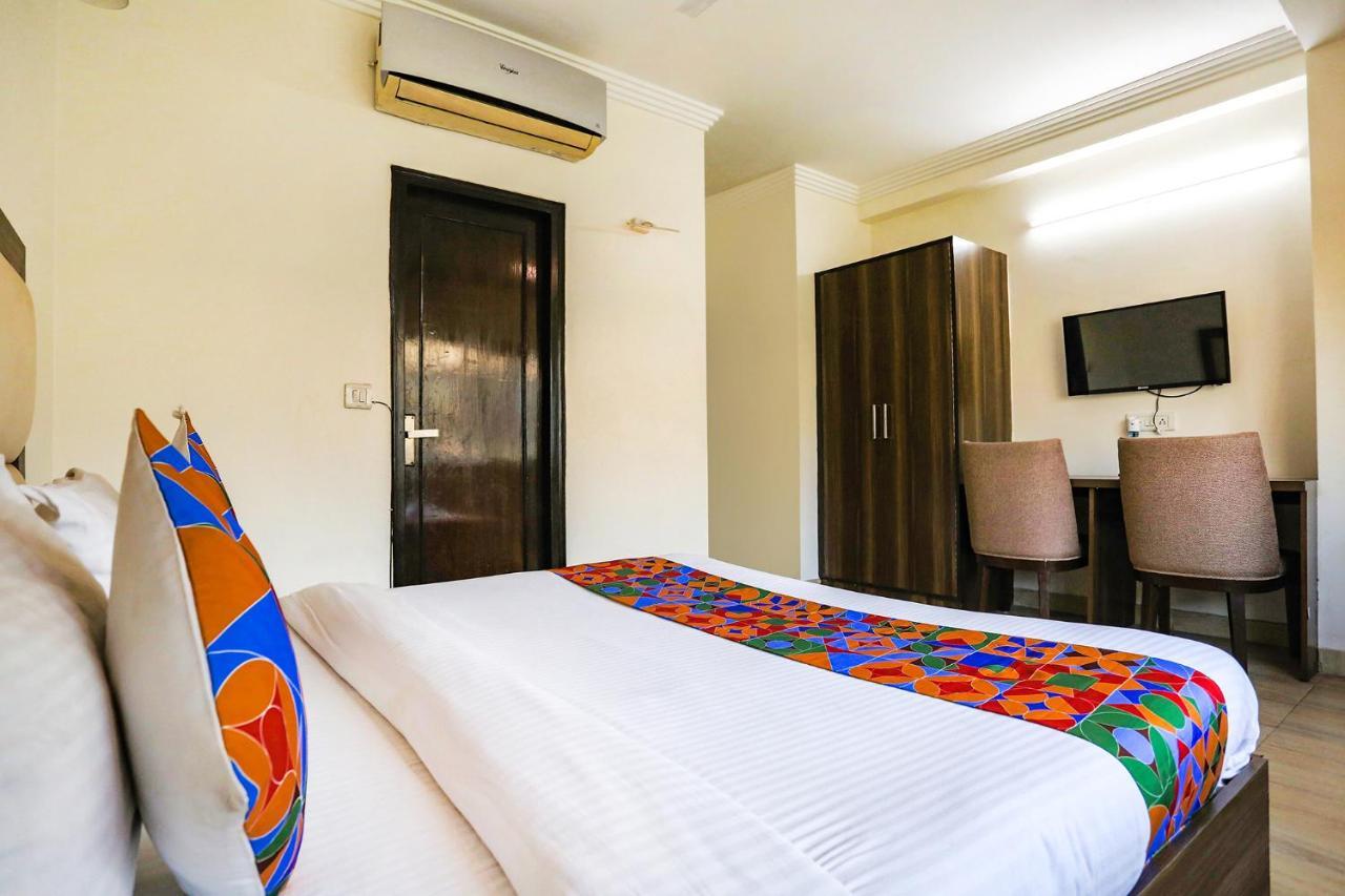Fabhotel Jpm The Grand Bella - Nr Nehru Place Market Új-Delhi Kültér fotó