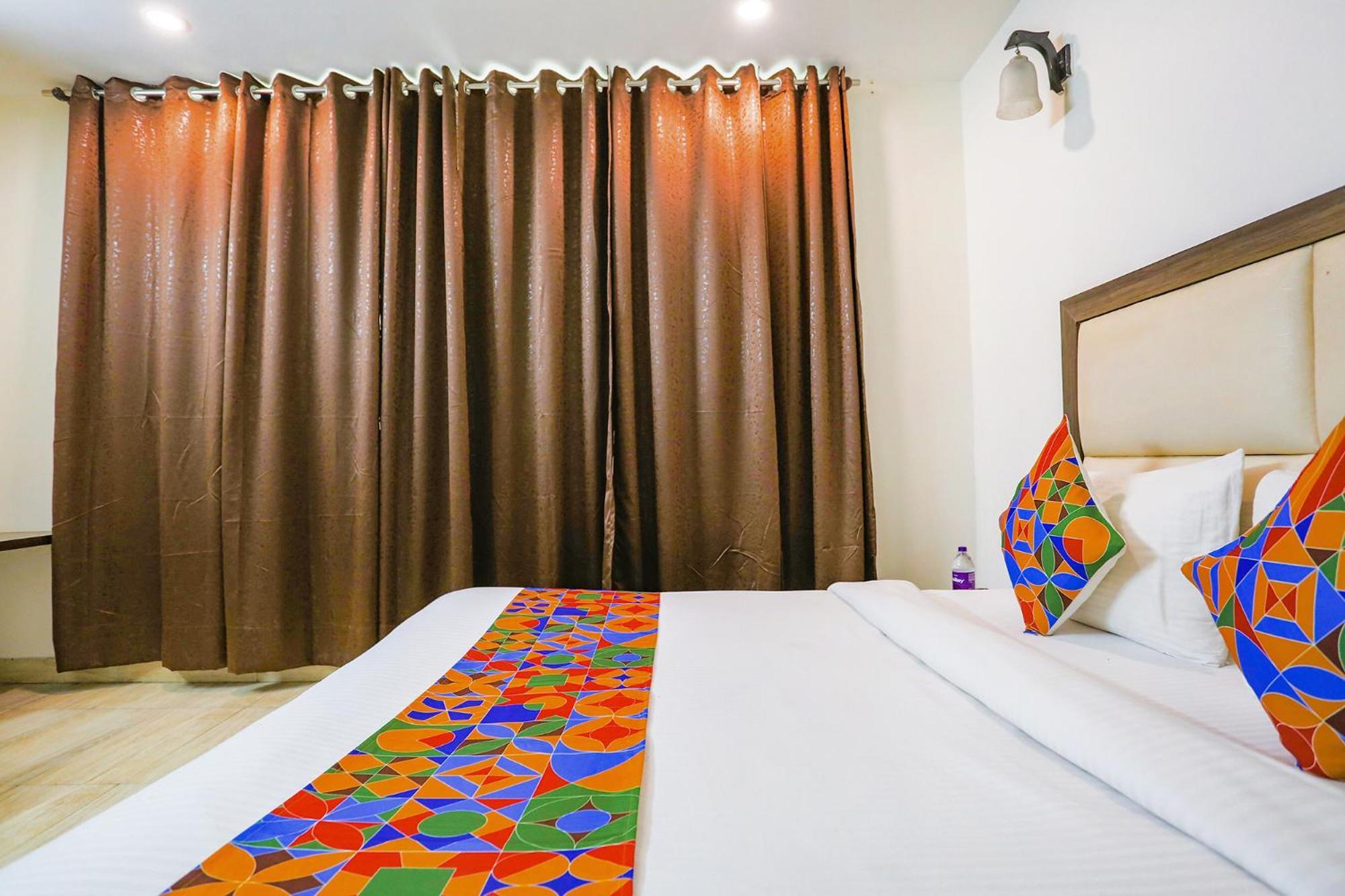 Fabhotel Jpm The Grand Bella - Nr Nehru Place Market Új-Delhi Kültér fotó